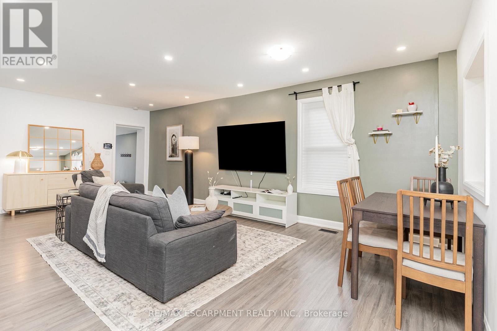 4 Robins Avenue Property Photo 2