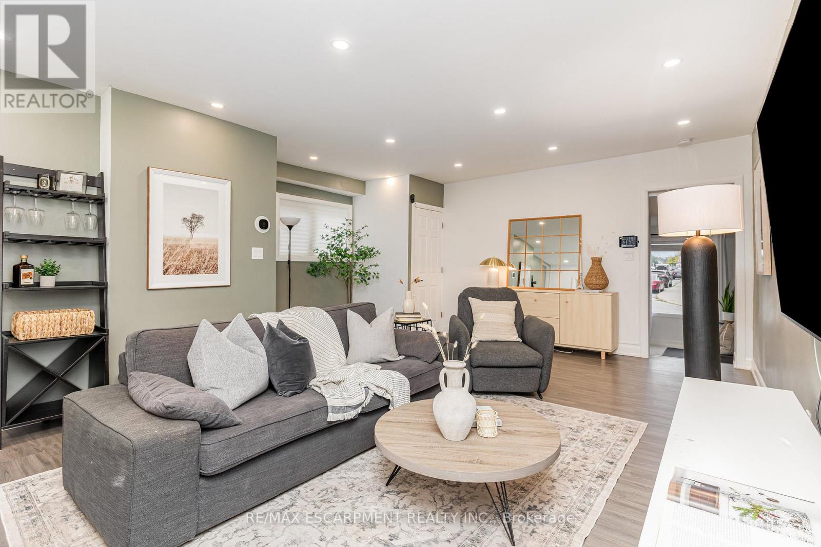 4 Robins Avenue Property Photo 3