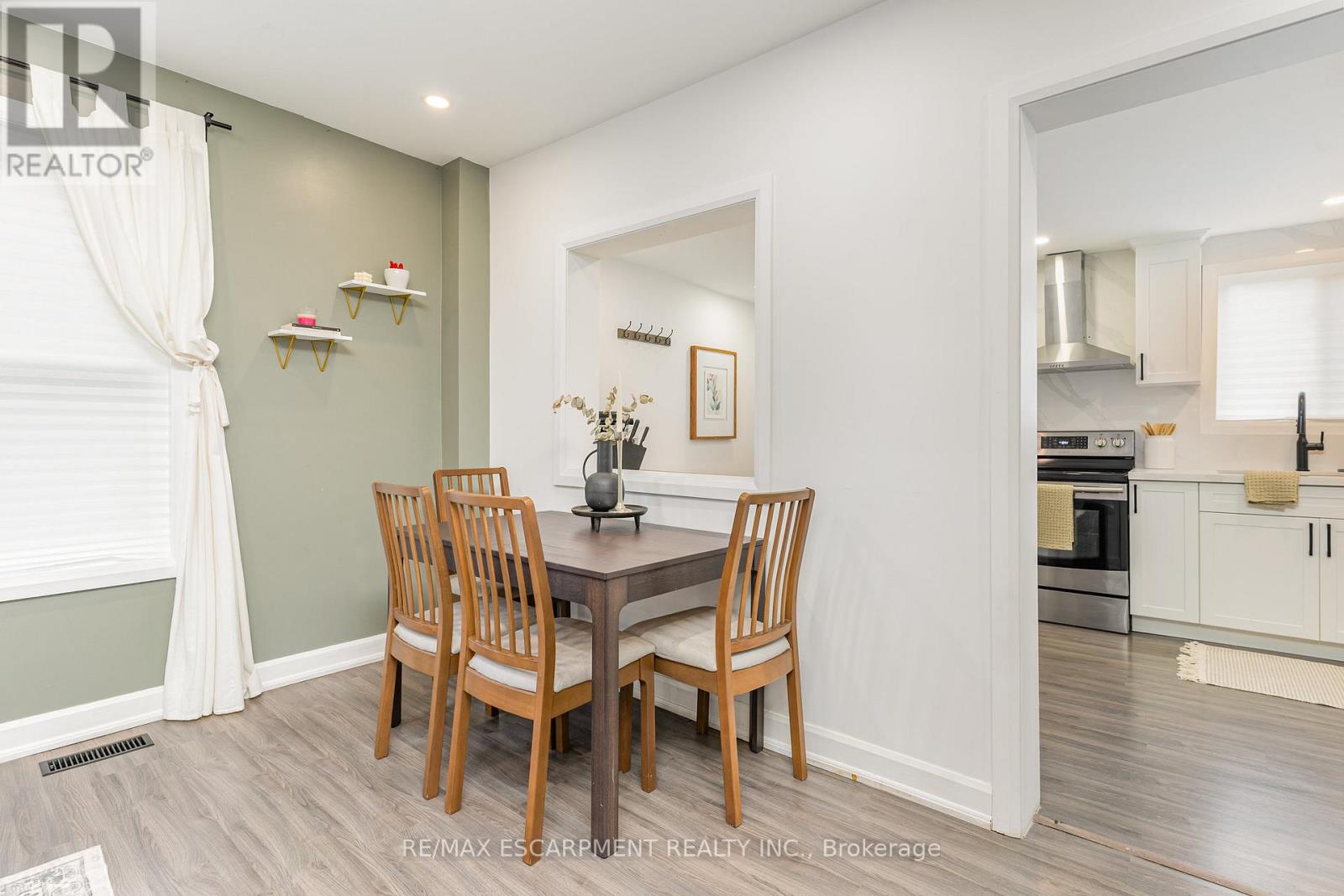 4 Robins Avenue Property Photo 4