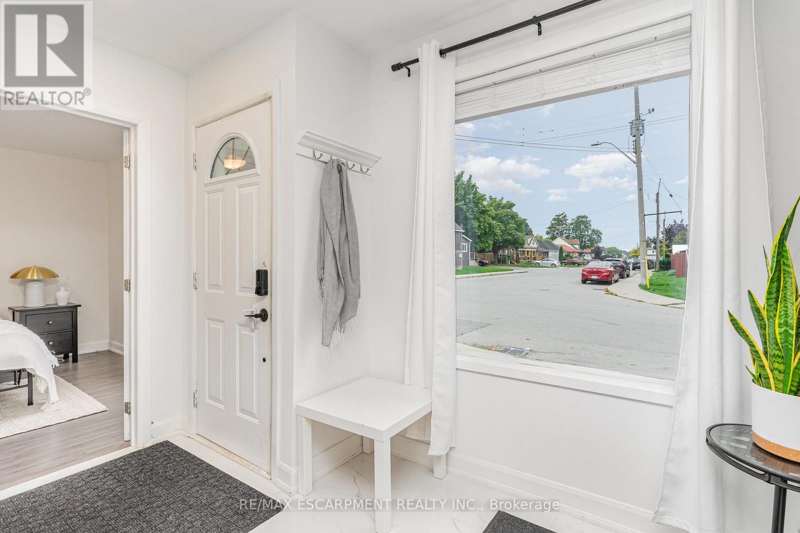 4 Robins Avenue Property Photo 9