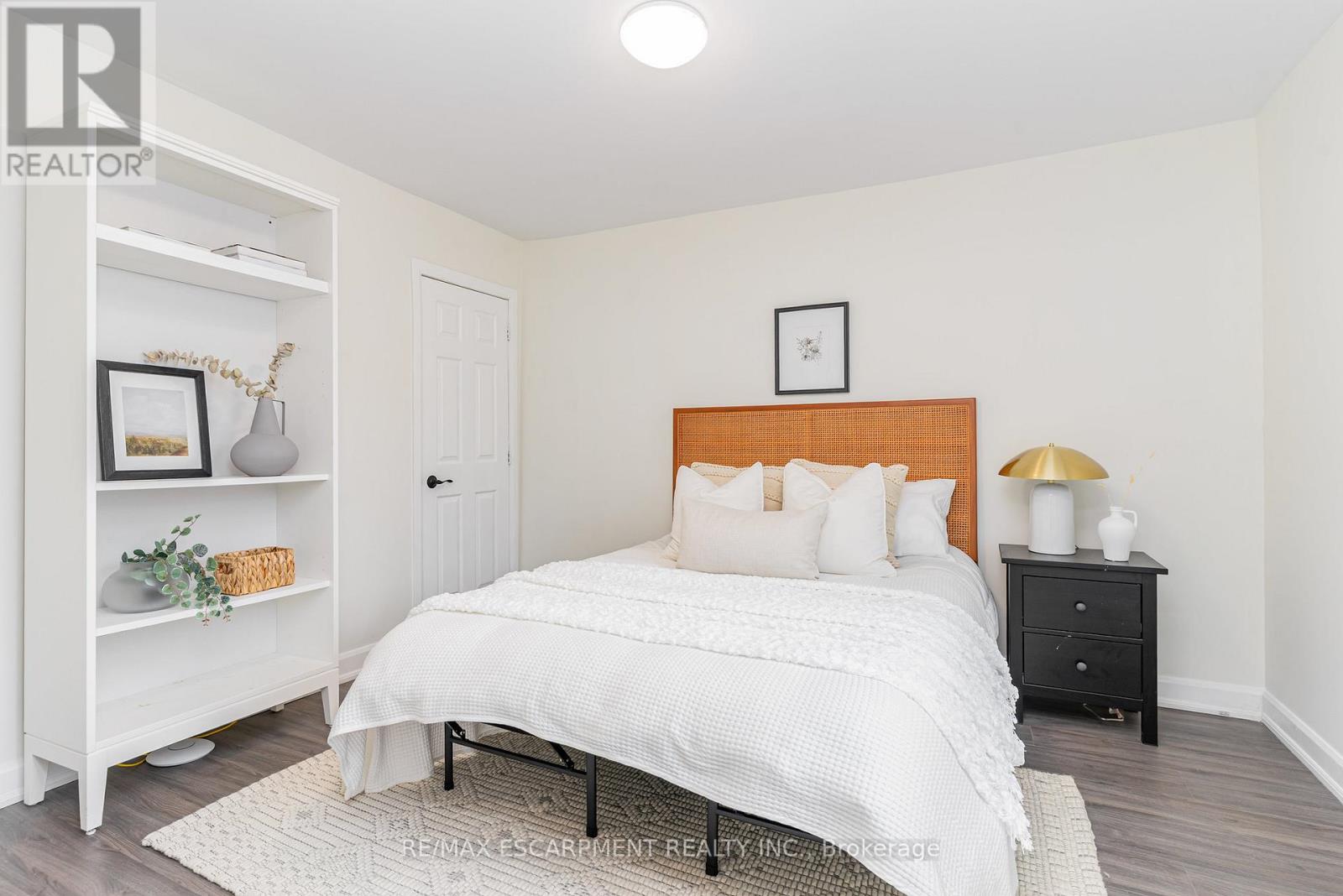 4 Robins Avenue Property Photo 10