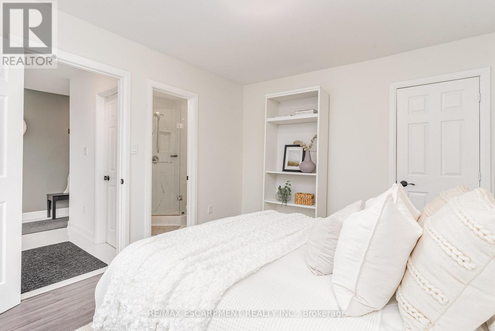 4 Robins Avenue Property Photo 11