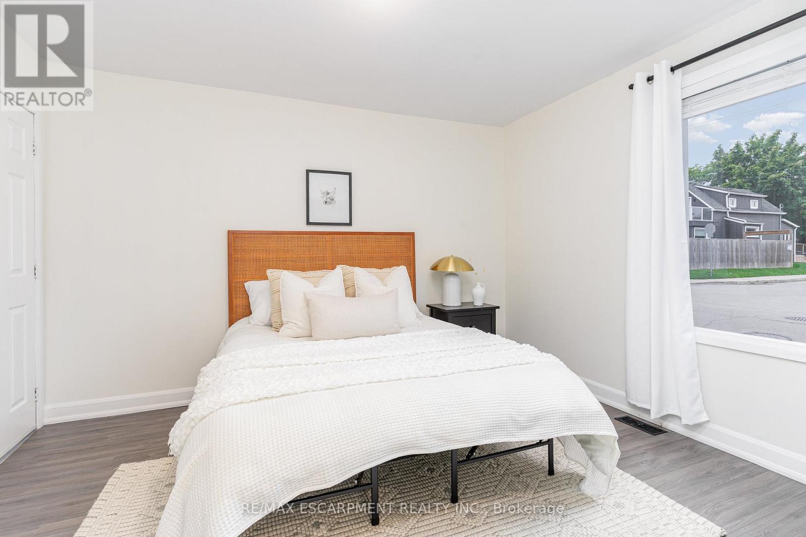 4 Robins Avenue Property Photo 12