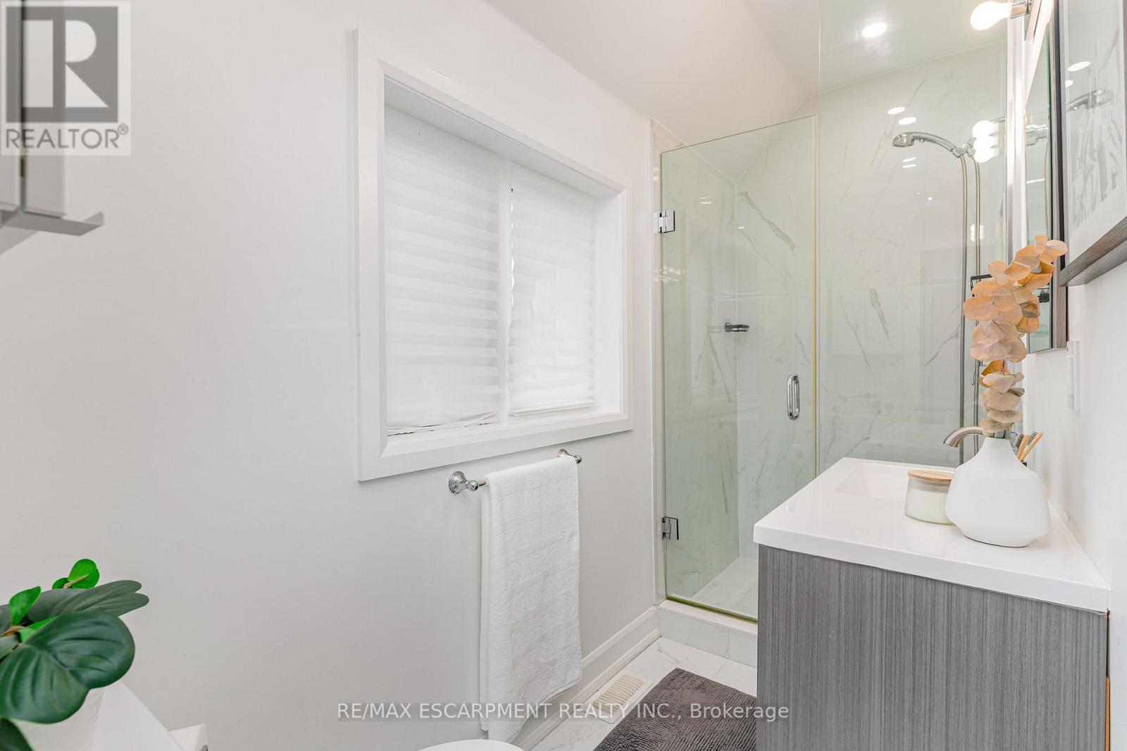 4 Robins Avenue Property Photo 14