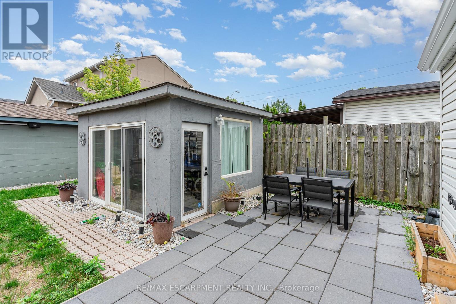 4 Robins Avenue Property Photo 23