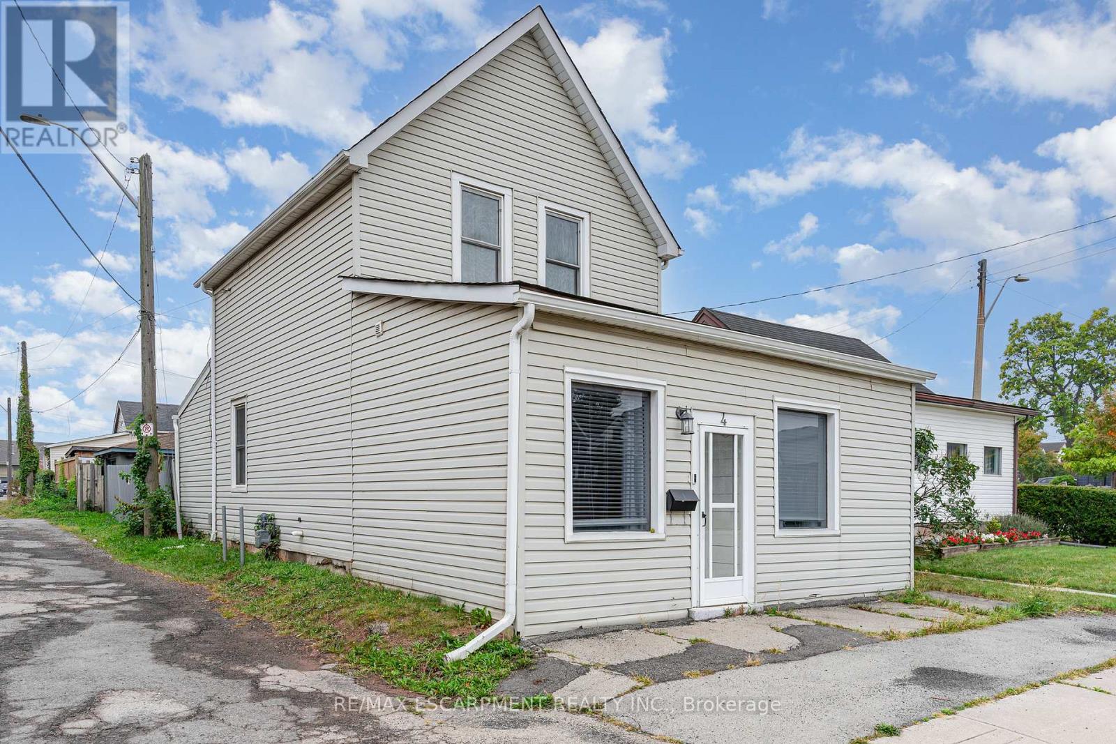 4 Robins Avenue Property Photo 25