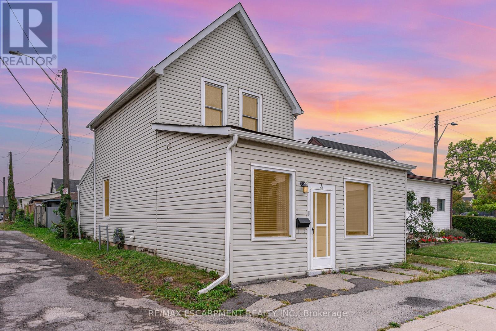 4 Robins Avenue Property Photo 26