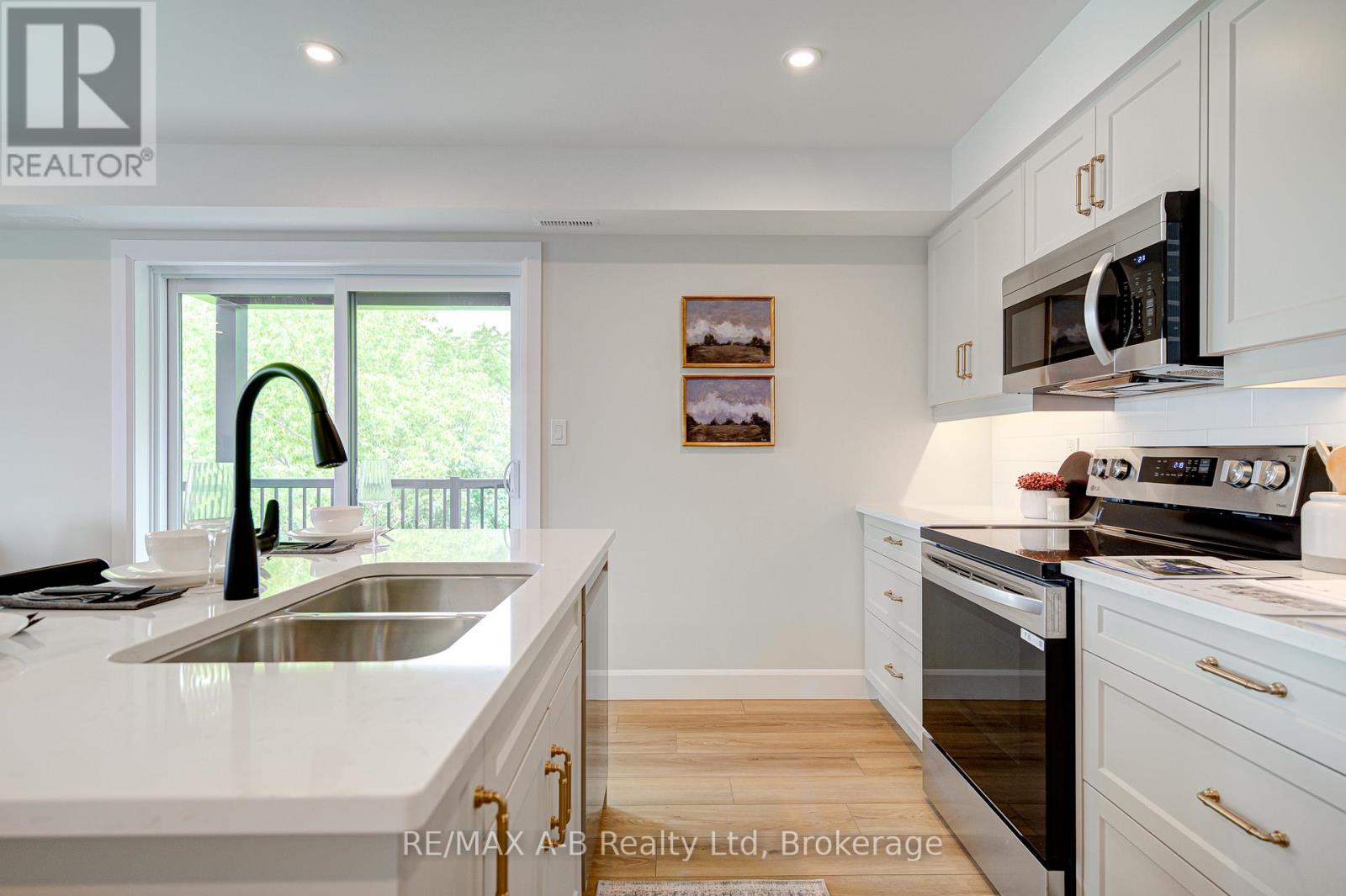 428 Queen Street Property Photo 3