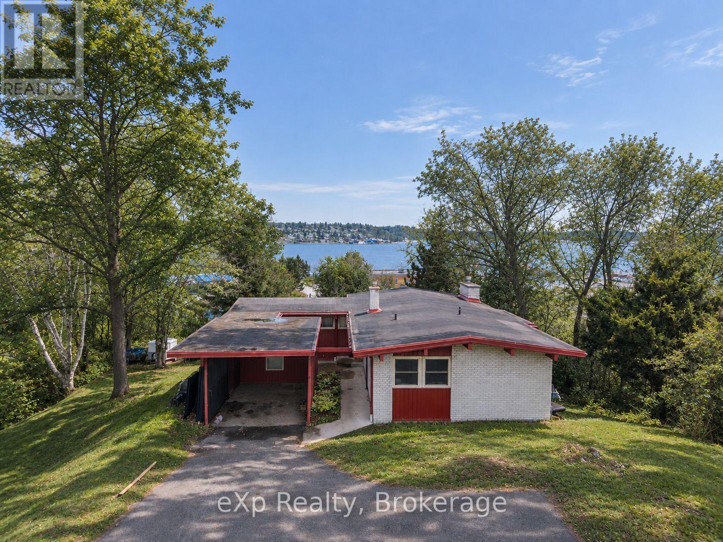 8 SUNSET AVENUE