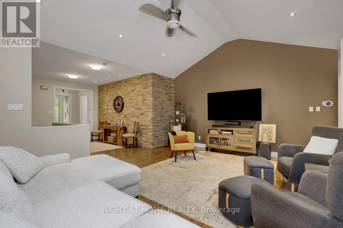 514 Landswood Way Property Photo 8