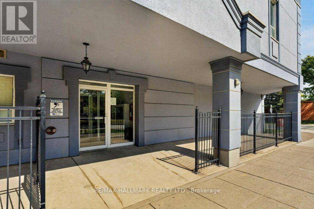 203 - 400 York Boulevard Property Photo 3