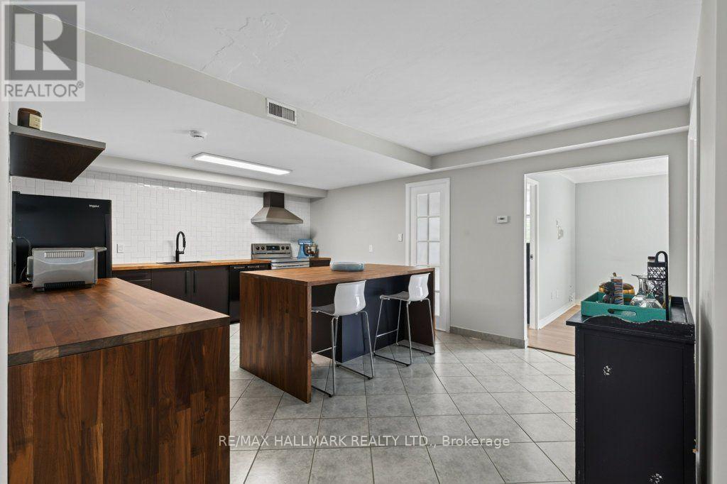 203 - 400 York Boulevard Property Photo 5