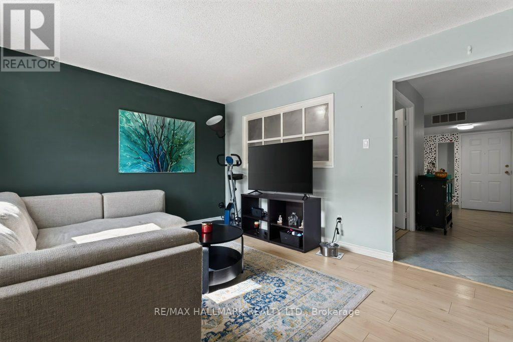 203 - 400 York Boulevard Property Photo 15