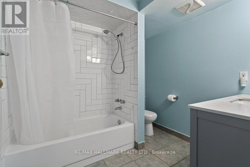 203 - 400 York Boulevard Property Photo 21