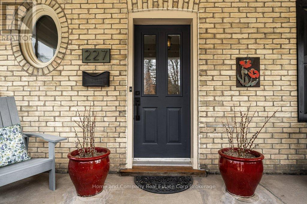 227 William Street Property Photo 5