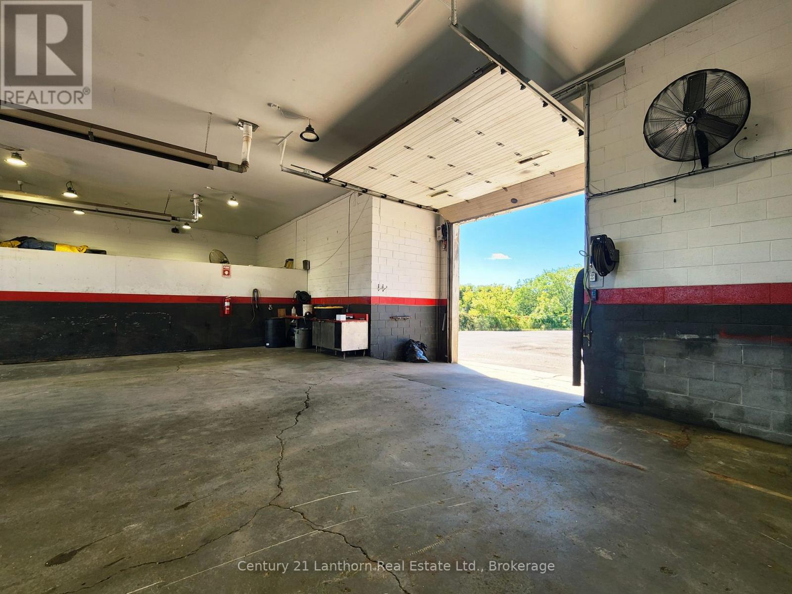 125 College Street E Property Photo 6
