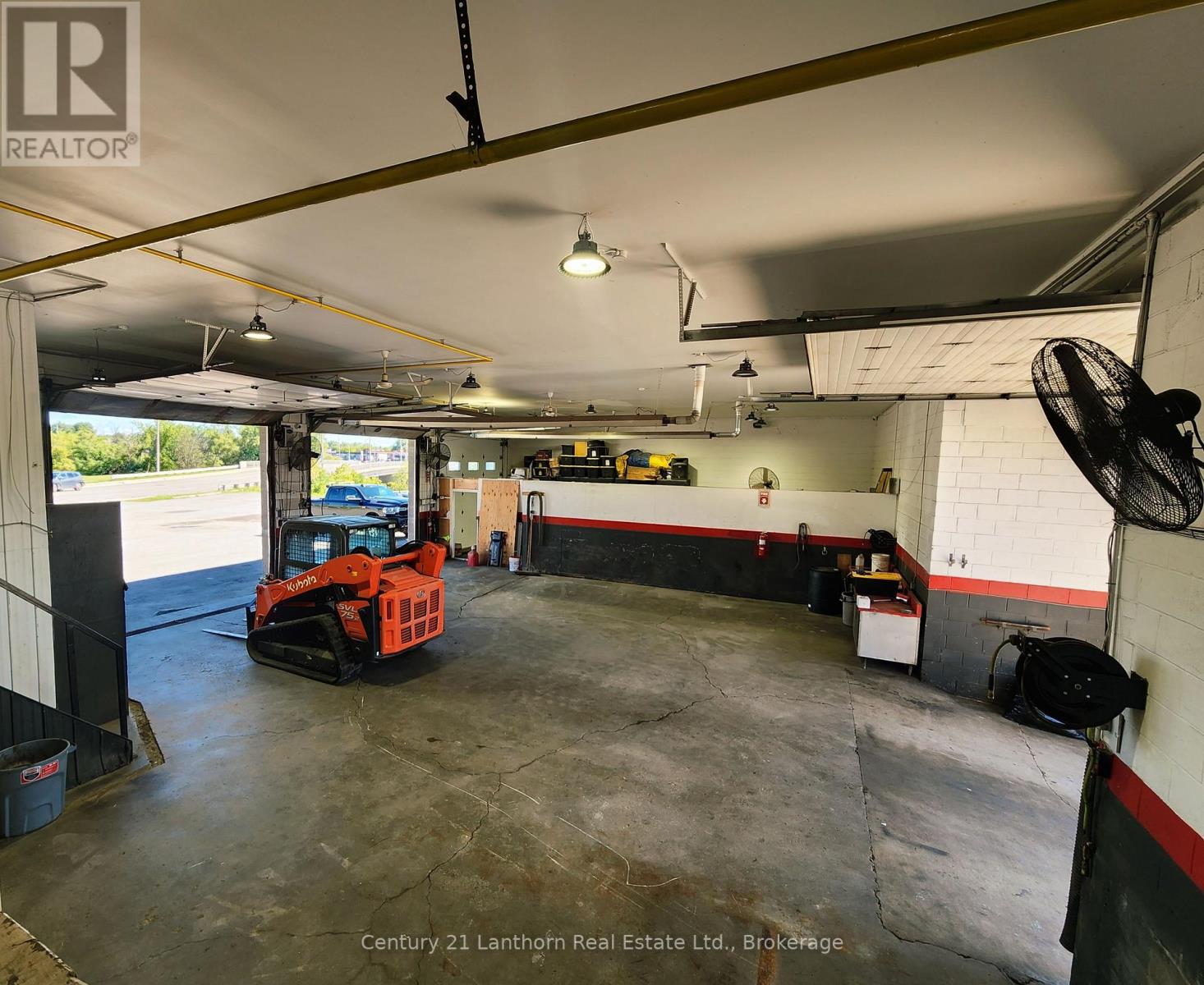 125 College Street E Property Photo 10