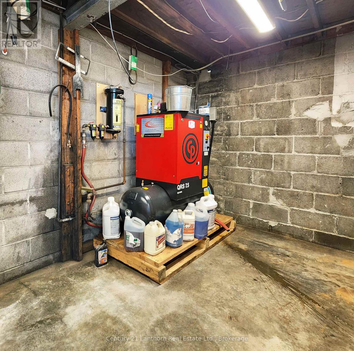 125 College Street E Property Photo 13