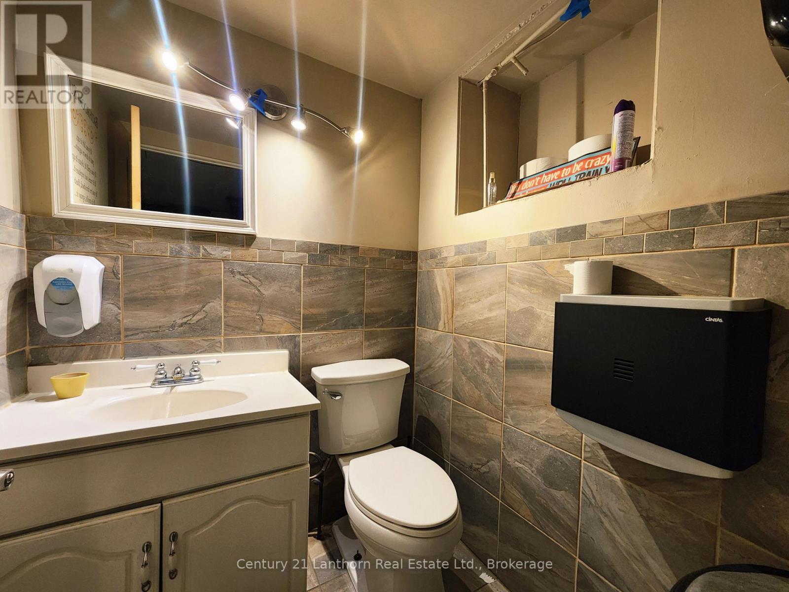 125 College Street E Property Photo 23