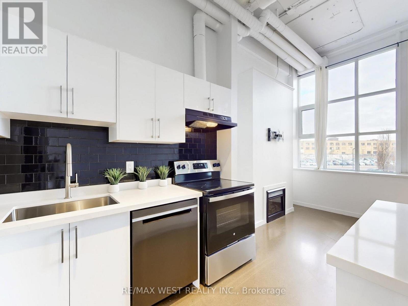 207 - 410 King Street W Property Photo 5