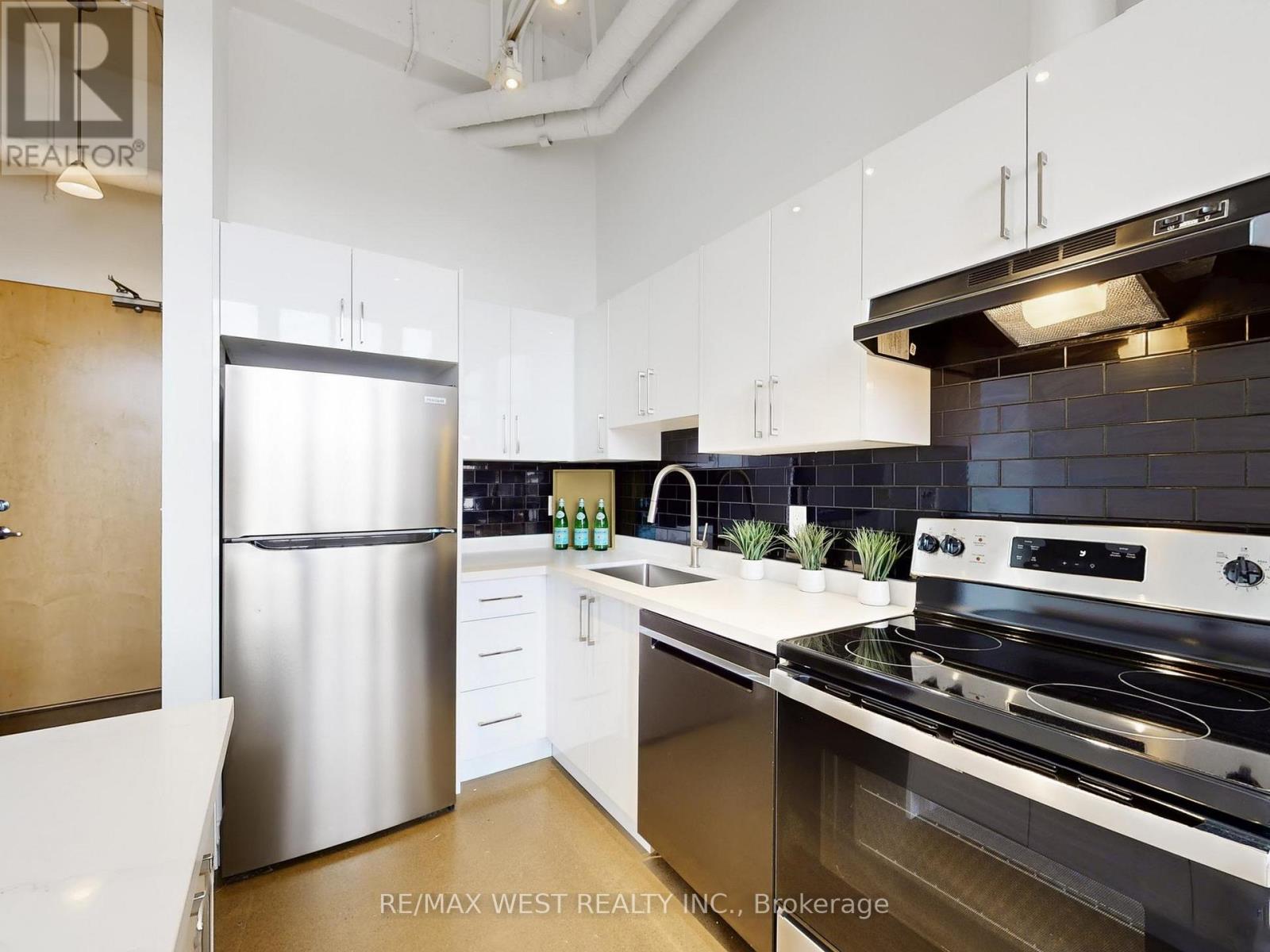 207 - 410 King Street W Property Photo 6