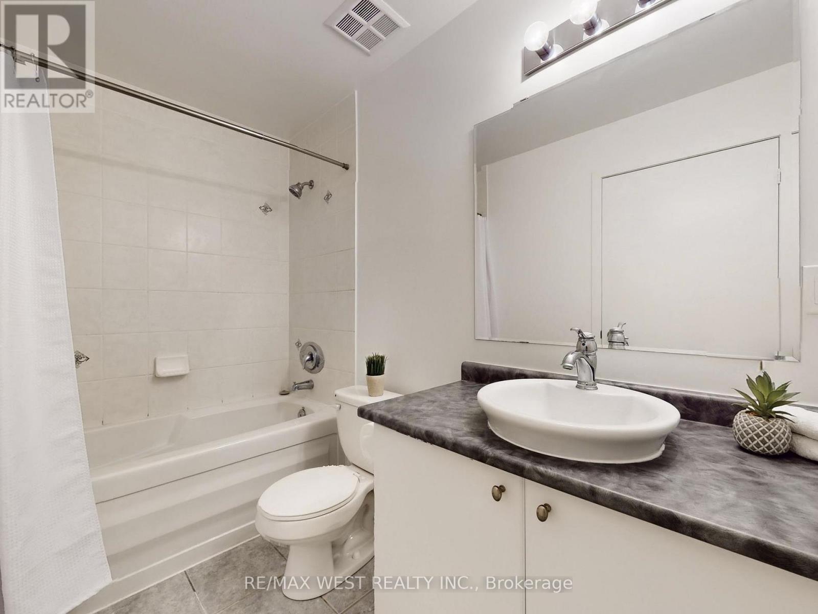 207 - 410 King Street W Property Photo 10