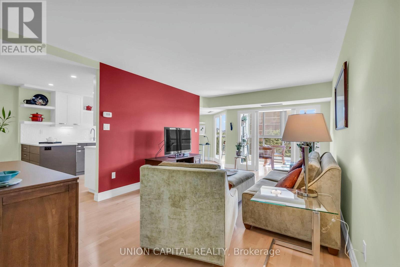 502 - 265 Westcourt Place Property Photo 6