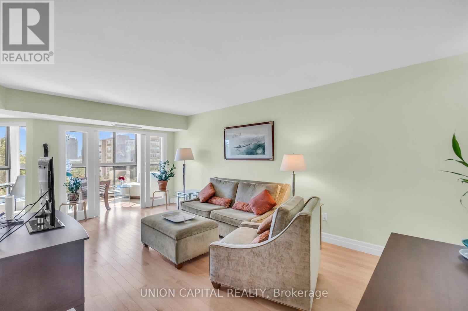 502 - 265 Westcourt Place Property Photo 7