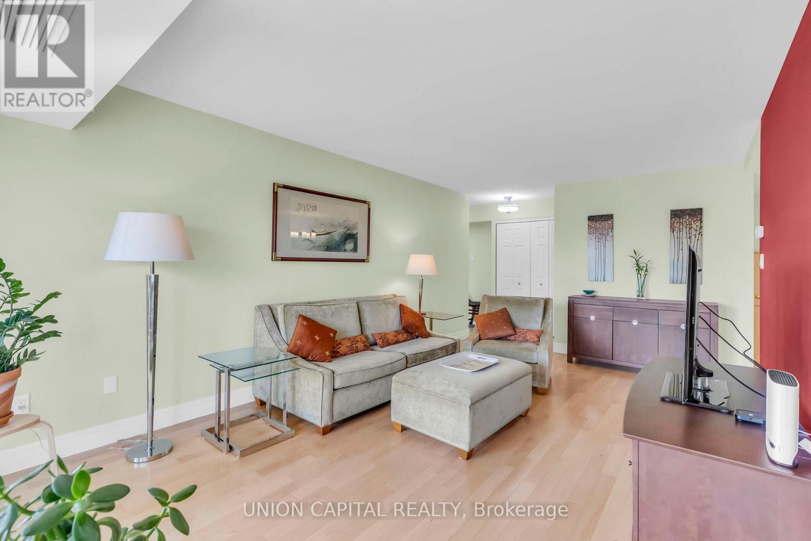 502 - 265 Westcourt Place Property Photo 8