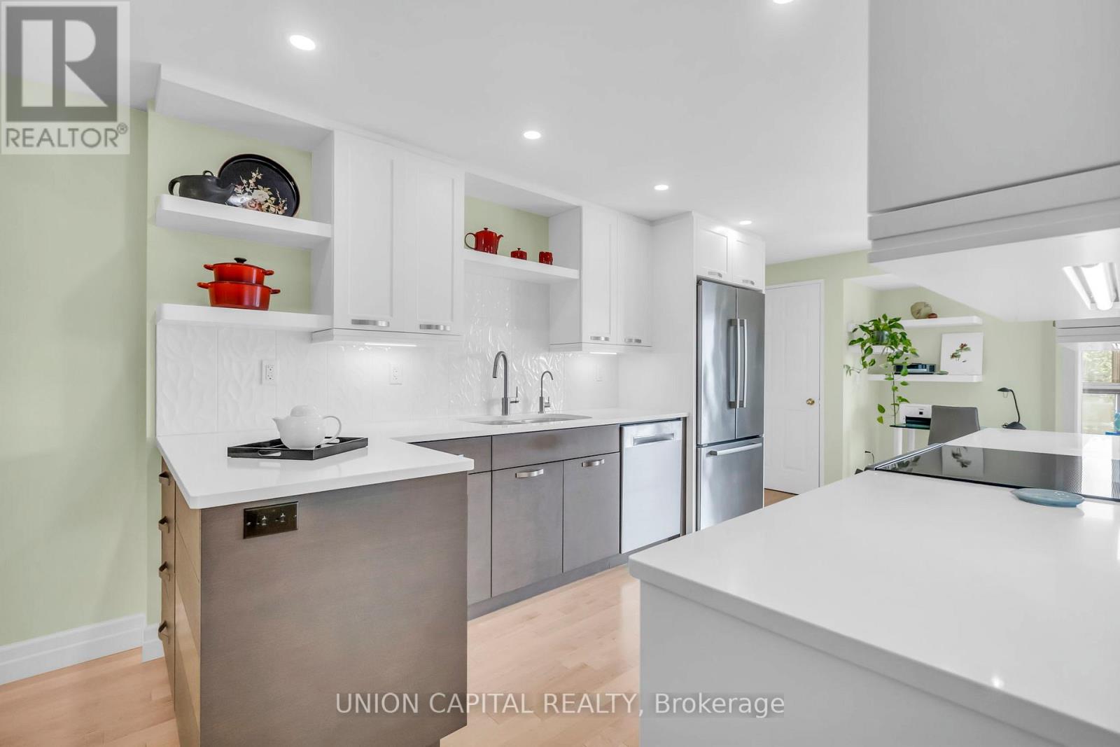 502 - 265 Westcourt Place Property Photo 12