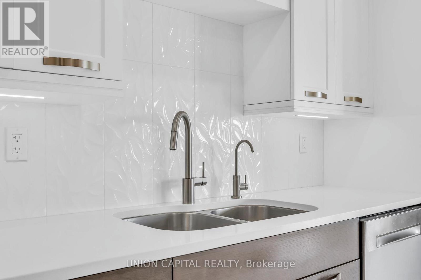 502 - 265 Westcourt Place Property Photo 13