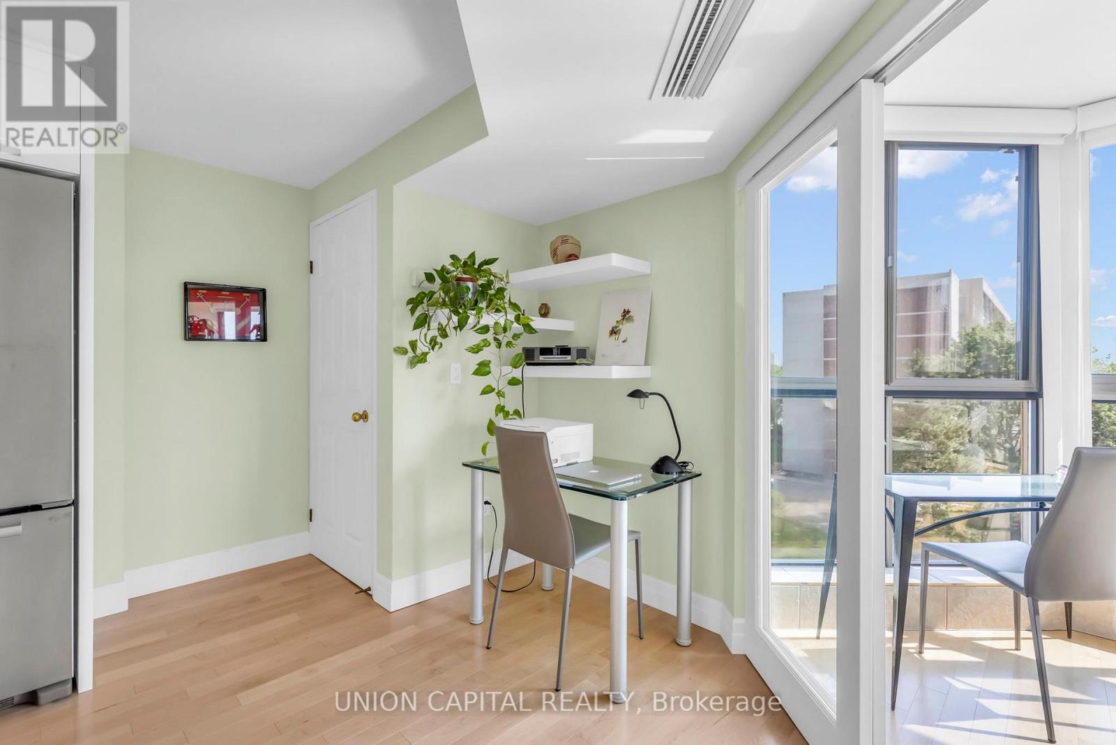 502 - 265 Westcourt Place Property Photo 16