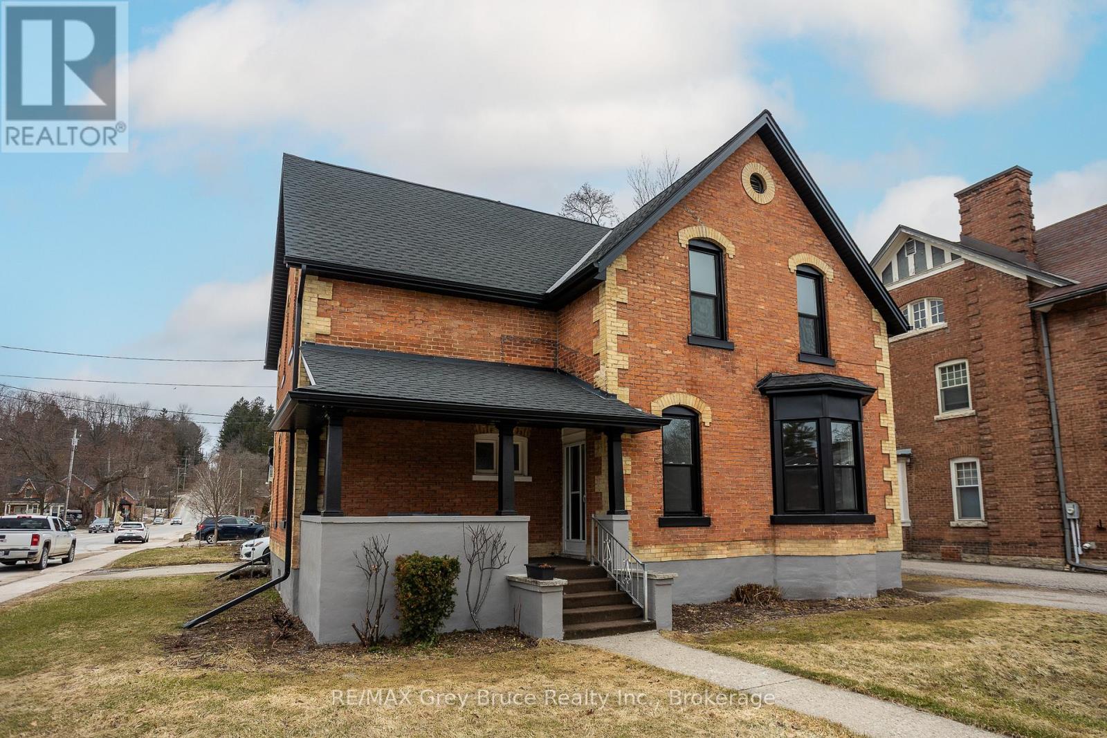 902 2nd Avenue W Property Photo 3