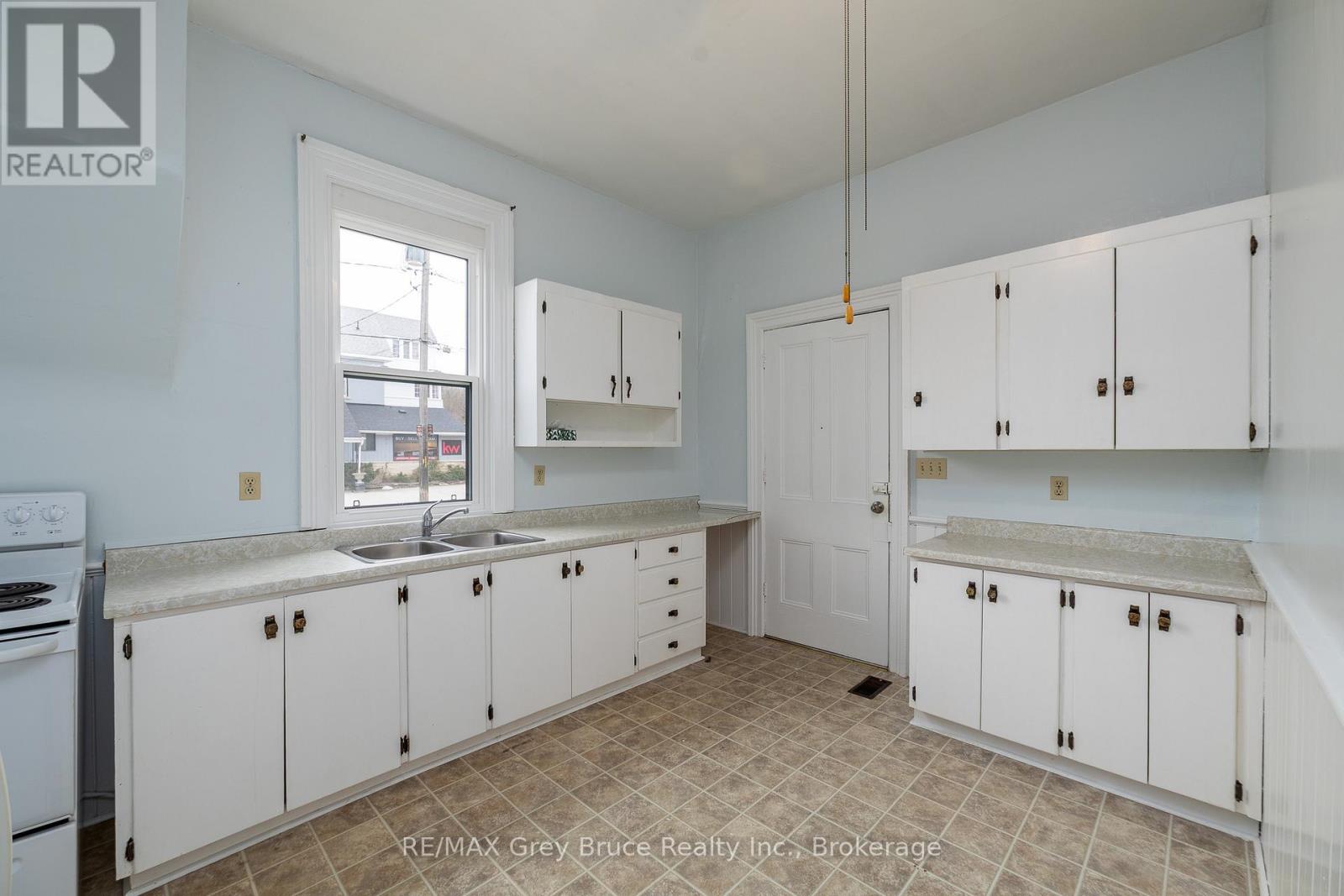 902 2nd Avenue W Property Photo 24