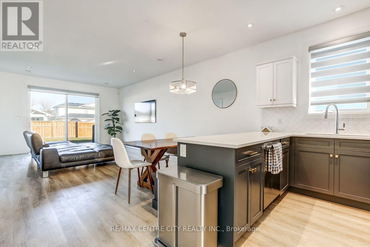 423 George Street Property Photo 6