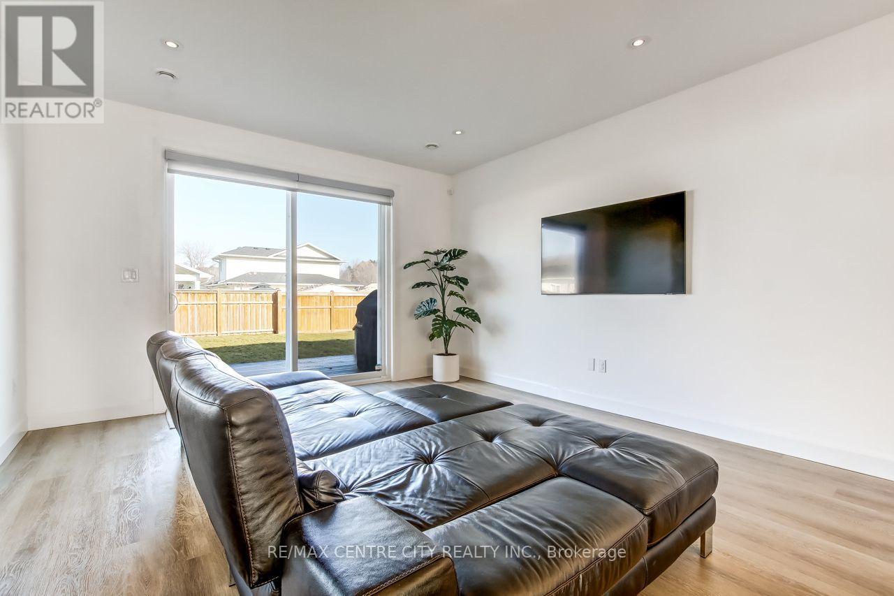 423 George Street Property Photo 10