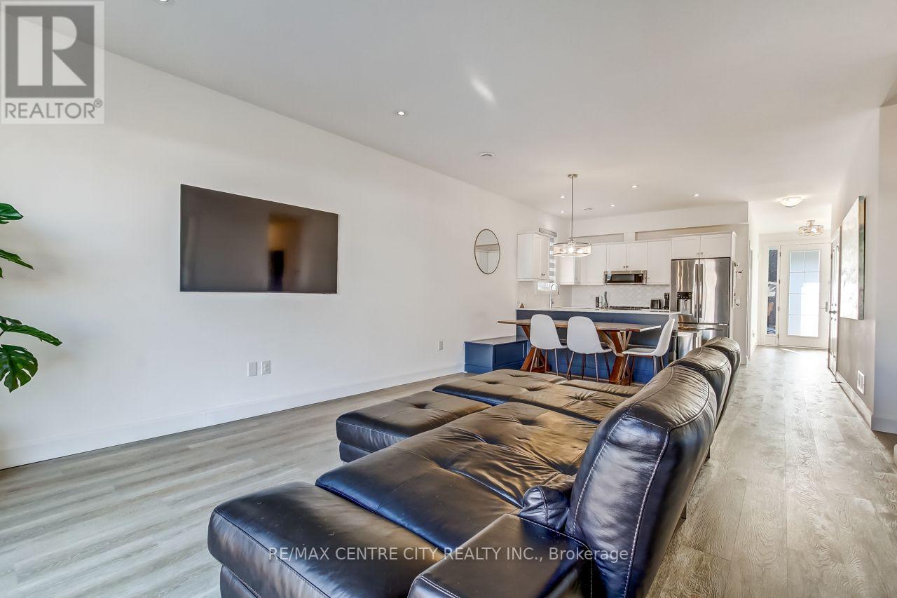 423 George Street Property Photo 15