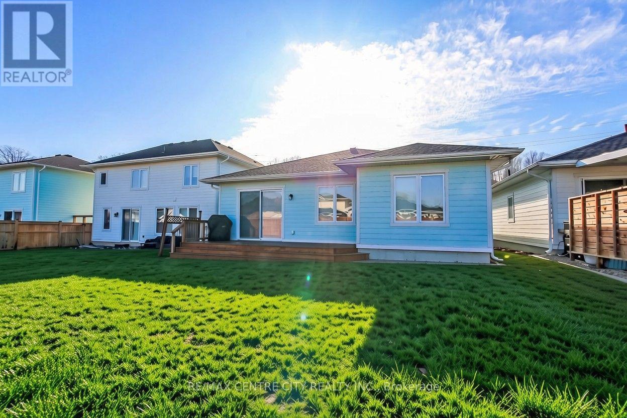 423 George Street Property Photo 25