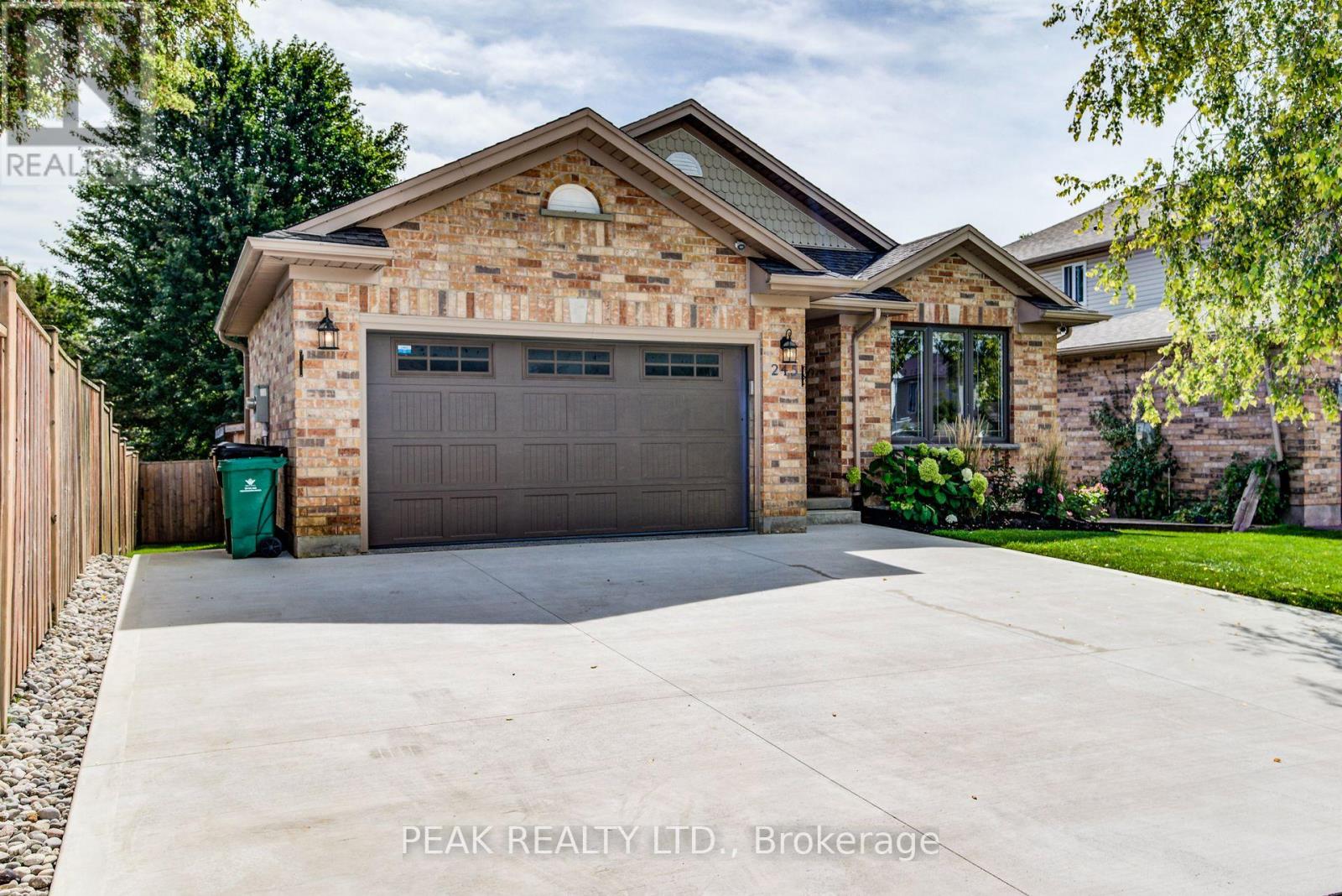 245 Schneller Drive Photo de la propriété 1