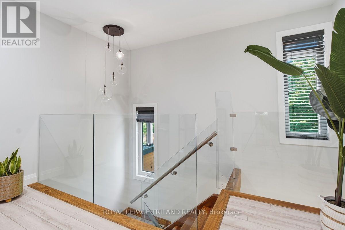 4 - 433 Hyde Park Road Property Photo 18