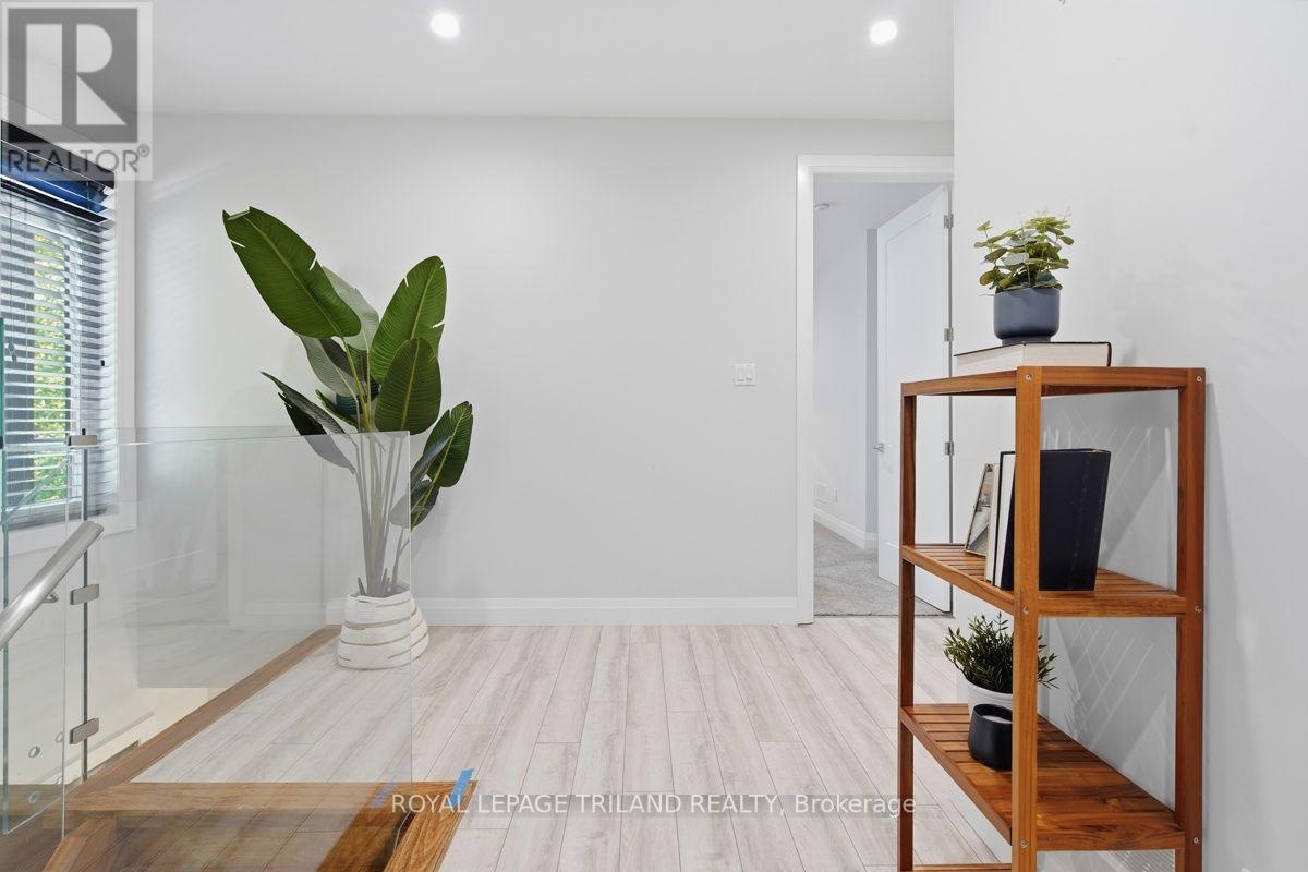 4 - 433 Hyde Park Road Property Photo 19