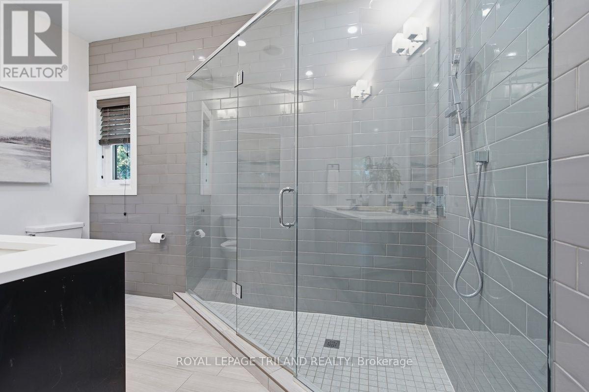 4 - 433 Hyde Park Road Property Photo 25