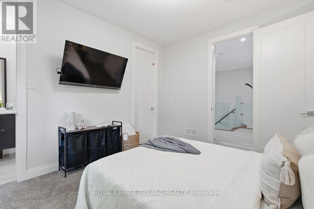 4 - 433 Hyde Park Road Property Photo 29