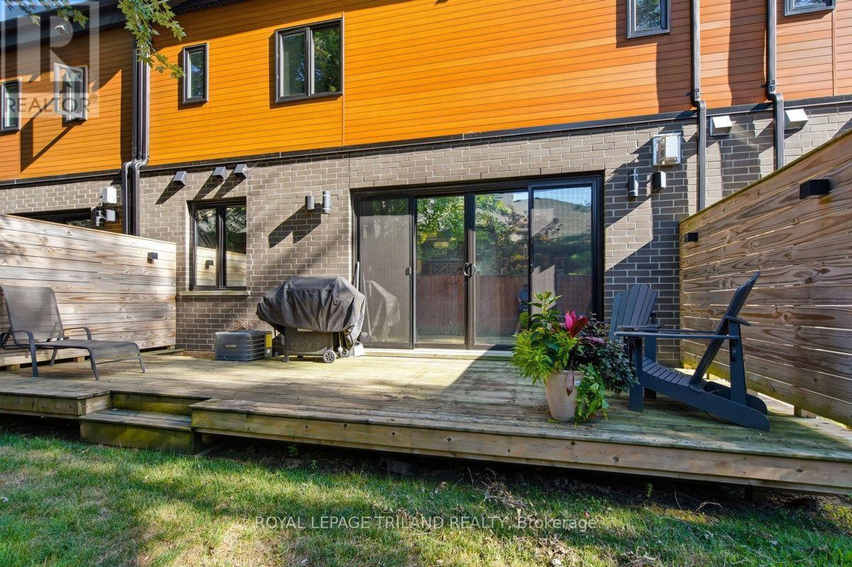4 - 433 Hyde Park Road Property Photo 37