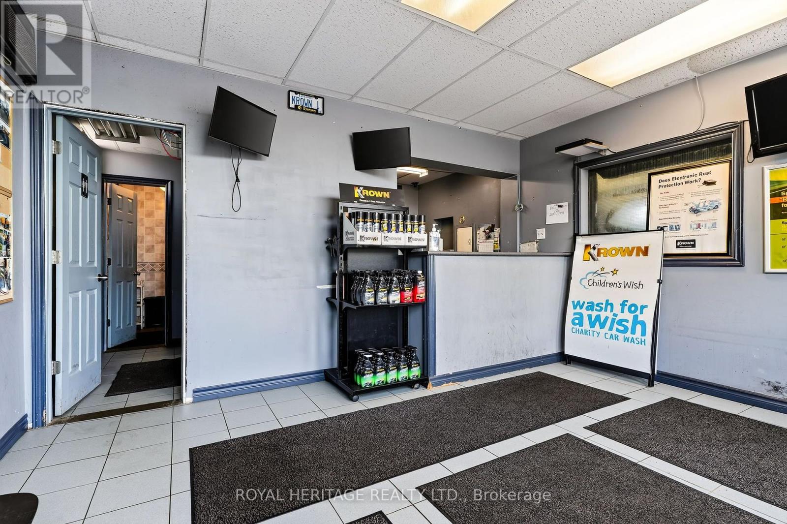 107 Aylmer Street N Property Photo 13