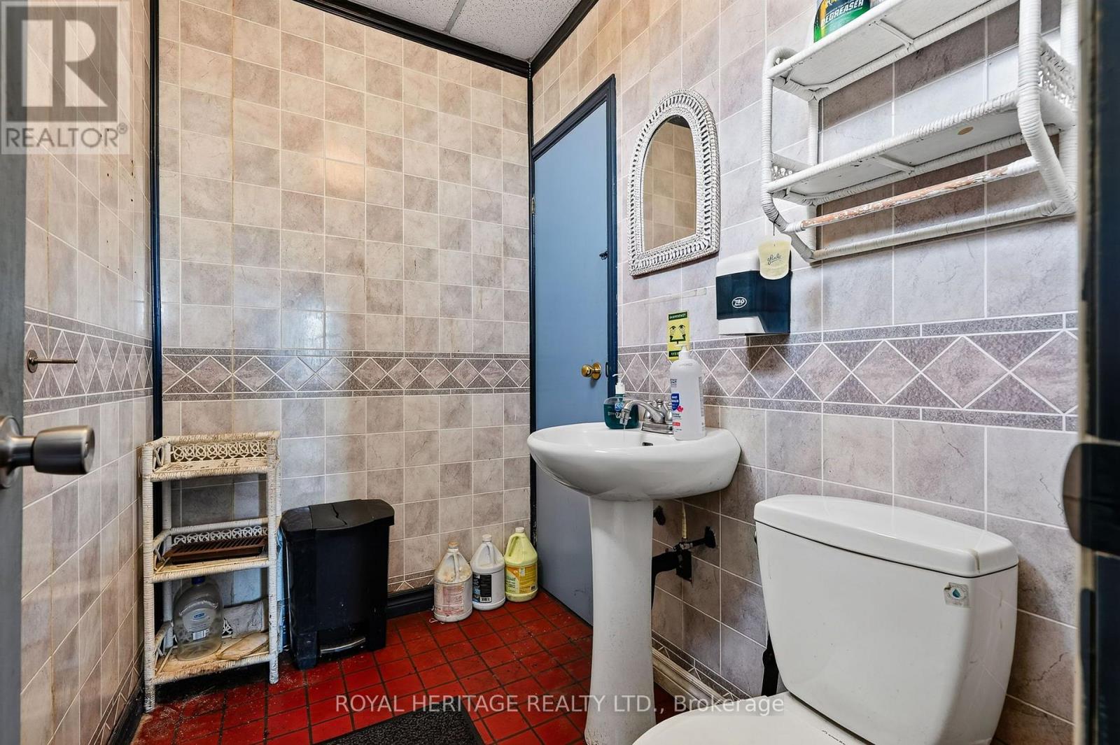 107 Aylmer Street N Property Photo 17