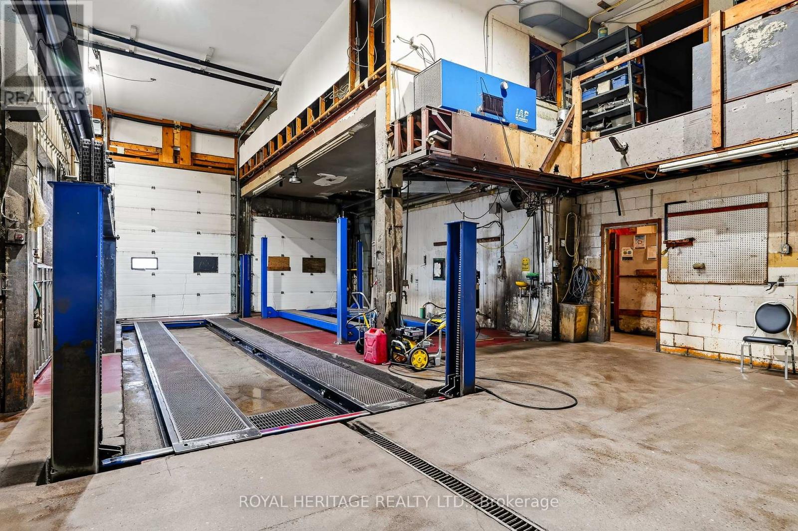107 Aylmer Street N Property Photo 23