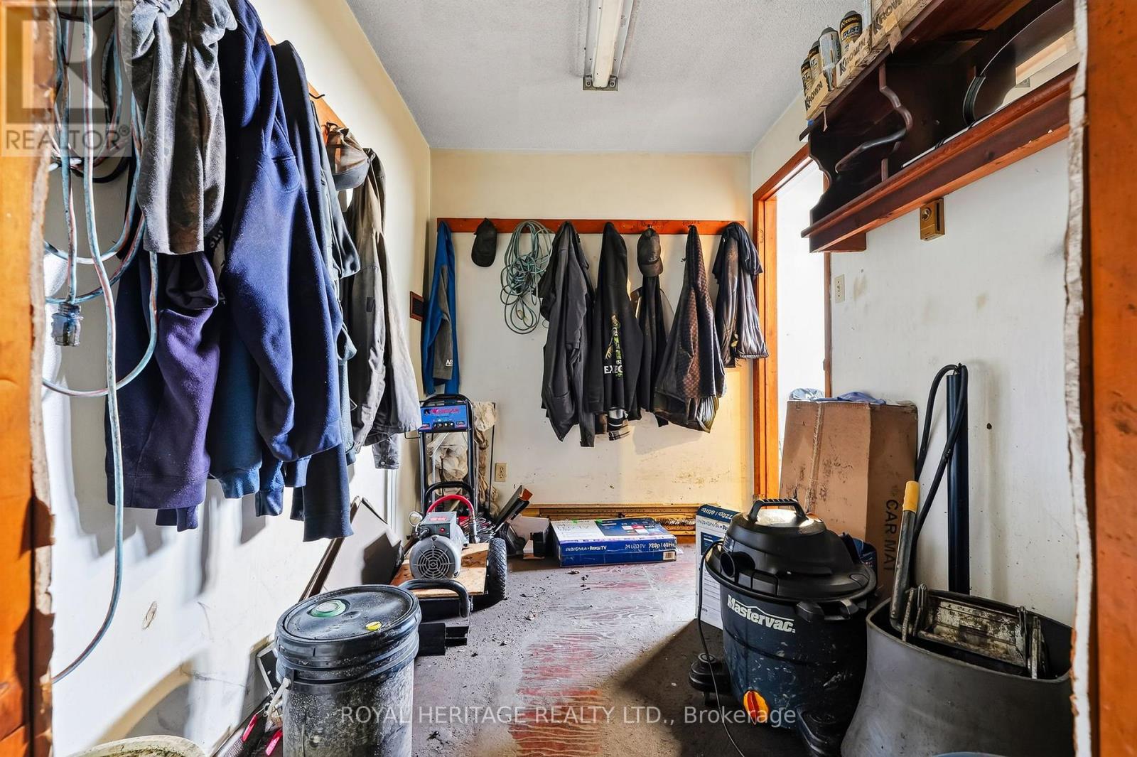 107 Aylmer Street N Property Photo 27
