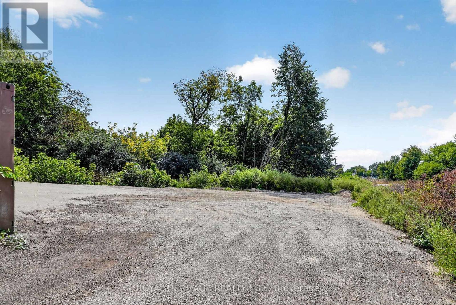 107 Aylmer Street N Property Photo 31