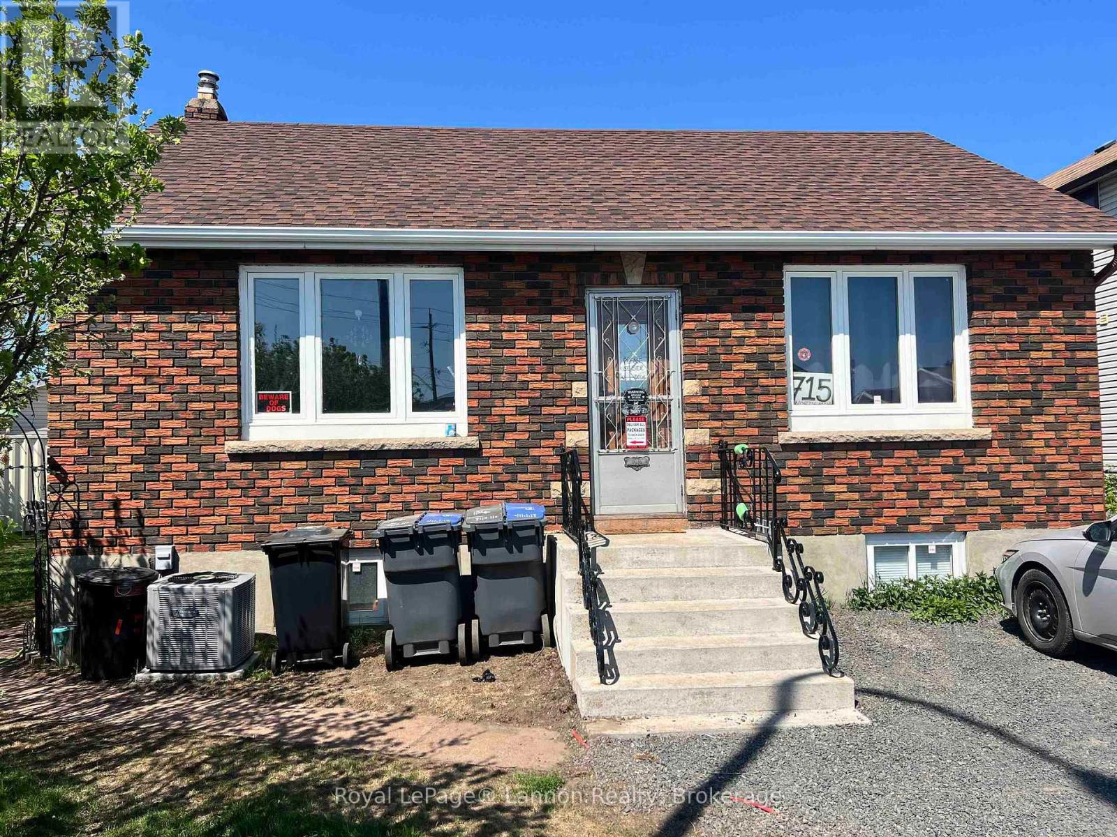715 MAY STREET N Property Photo 1